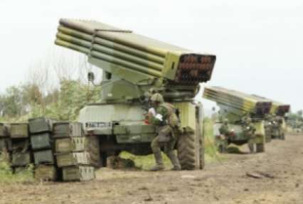 Российские военные обстреливают Луганские поселки (ВИДЕО)
