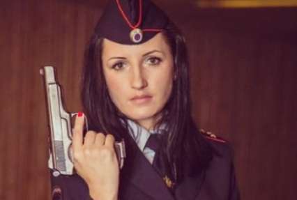 Полицейские в Instagram: девушки со стволами и копы-качки (фото)