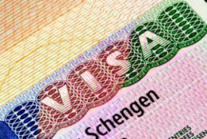 Украинцам стало сложнее получить шенген – МИД