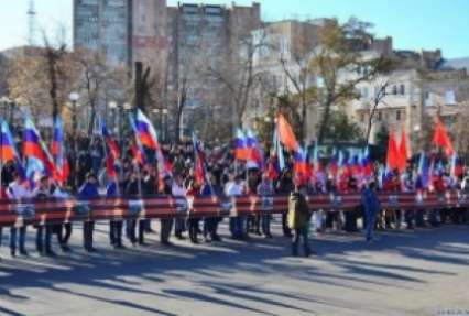 Луганские террористы заставили людей выйти на митинг