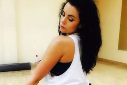 Анна Семенович и Настя Каменских похвастались упругими ягодицами (фото)