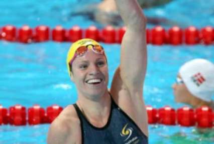 Австралийка Эмили Сибом - чемпионка мира в плавании на 100 м на спине