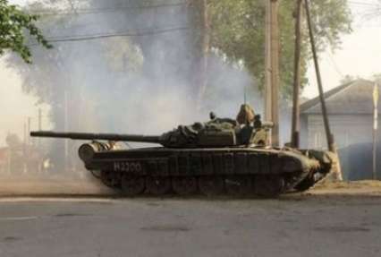 Боевики обстреливают украинские позиции из танков и 