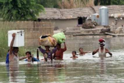 Число жертв наводнения в Пакистане превысило 80 человек