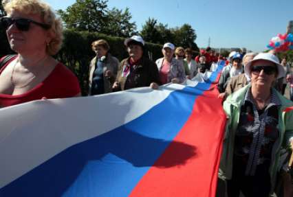 Две трети россиян ратуют за стабильность в стране, которой не видят более половины граждан, показал опрос