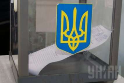 Двое кандидатов в нардепы по 205 округу имеют паспорта, которые были выданы в Киеве в один день