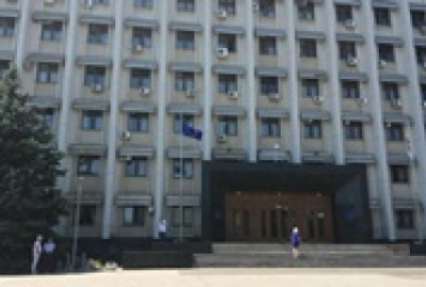 Флаг Украины возле Одесской ОГА заменили флагом ЕС