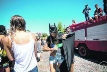 ФОТОФАКТ. В Одессе прошли водные битвы без победителя