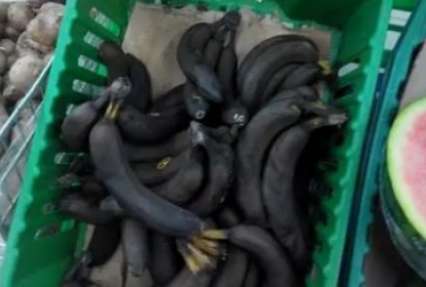 ФОТОФАКТ. В оккупированной Макеевке гнилые бананы продают по 