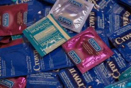 Из-за кризиса россияне активно покупают презервативы