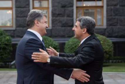 К Порошенко прилетел президент Болгарии