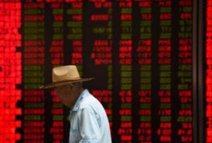 Китай смог удержать фондовый рынок от полного краха