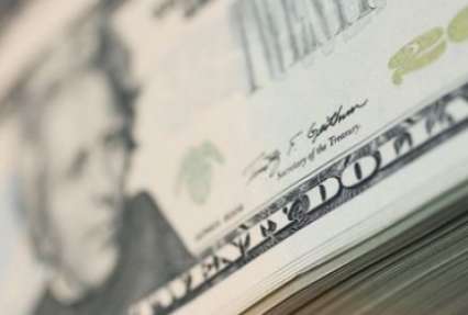 Курс доллара НБУ продолжает скачки