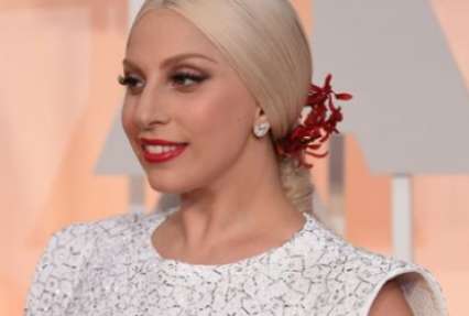 Леди Гага занялась зарядкой в купальнике (фото)
