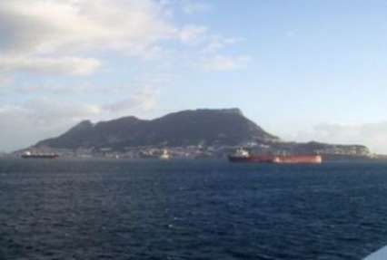 Лондон обвинил Испанию в незаконном вторжении в территориальные воды Гибралтара