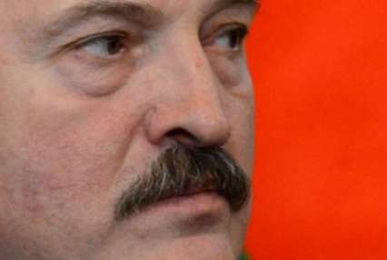 Лукашенко: Если мы не сориентируемся, то с нами разберутся еще быстрее, чем с Украиной