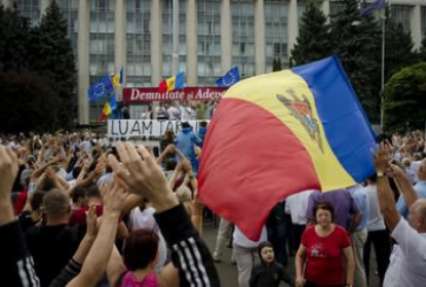 Майдан в Молдове: протестующие провели первую ночь в центре Кишинева