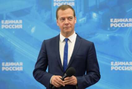 Медведев назвал выборы в регионах конкурентными и похвалил 