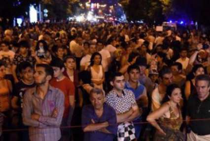 Митингующие в Ереване объявили властям ультиматум