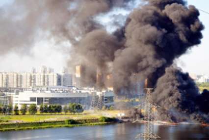 На месте пожара на Москве-реке превышения вредных веществ не зафиксировано