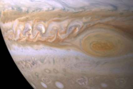 NASA опубликовало уникальные фото гигантского урагана на Юпитере (фото)