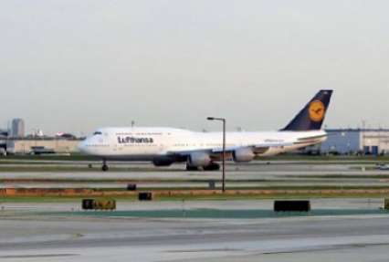 Немецкий авиаперевозчик Lufthansa сокращает рейсы в Россию