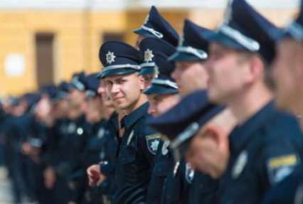 Новая патрульная полиция в Днепропетровске: служить захотели продавцы, бухгалтеры и фокусники
