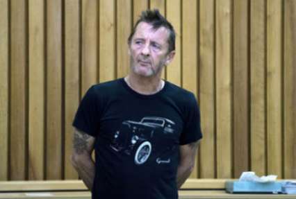 Новозеландская полиция арестовала барабанщика AC/DC