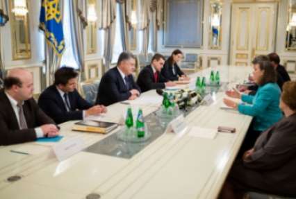 Нуланд обсудила с Порошенко выполнения Минских договоренностей и заверила в поддержке со стороны США