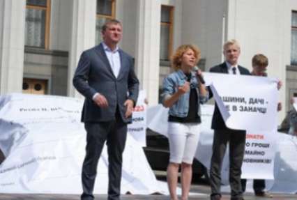 Один из украинских министров пикетировал Раду
