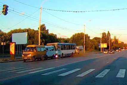 Омская прокуратура после ДТП с 20 ранеными обвинила пассажирские автопредприятия в нарушениях