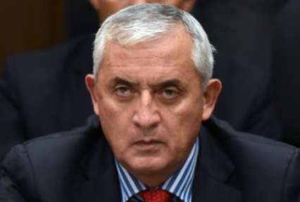 Подавший в отставку президент Гватемалы предстал перед судом