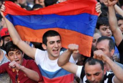 Полиция Еревана очистила проспект Баграмяна от протестующих