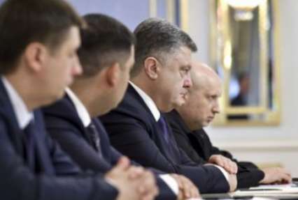 Порошенко и Муженко сообщили об усилении обороны Мариуполя