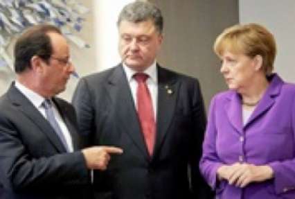 Порошенко обсудил с Меркель и Олландом выполнение минских договоренностей