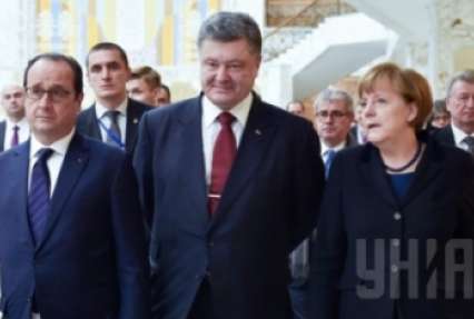 Порошенко, Олланд и Меркель ищут варианты давления на Москву для отвода оружия калибром менее 100 мм - АП