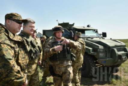 Порошенко поздравил украинцев с Днем Воздушно-десантных войск