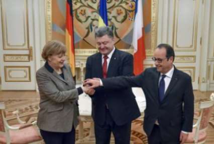 Порошенко улетел обсуждать с Меркель и Олландом действия Путина