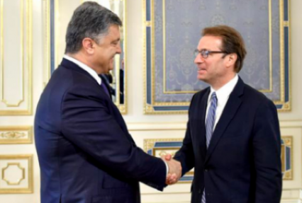 Порошенко заявил о высоком уровне доверия между Украиной и США