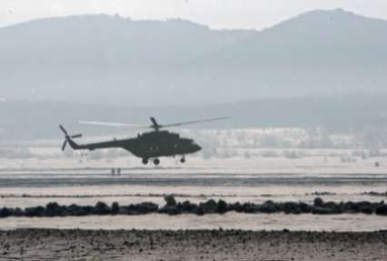 Пострадавших при падении вертолета в Охотское море эвакуировали