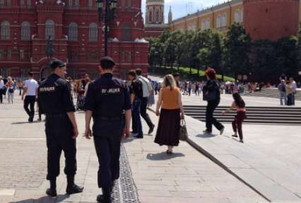 Правнучка Хрущева вышла на Красную площадь в футболке с надписью 