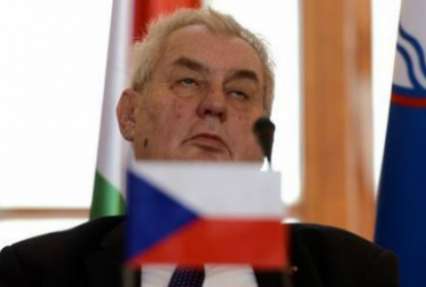 Президент Чехии призвал помогать мигрантам с Украины, а не из Африки