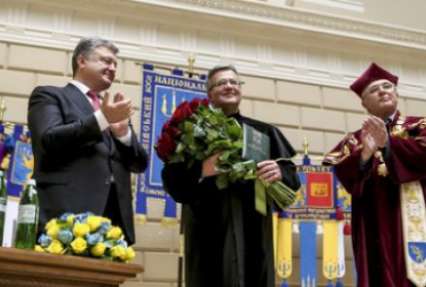 Президент Польши стал доктором украинского университета (видео)