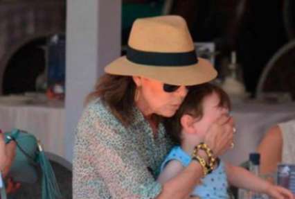 Принцесса Монако едва не задушила своего внука