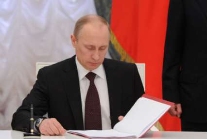 Путин подписал закон об уничтожении санкционных продуктов, который правозащитники сравнили с 