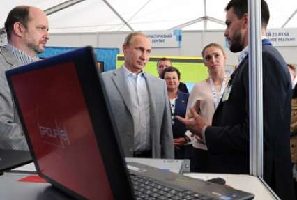 Путин выступил за минимальные ограничения в интернете с целью 
