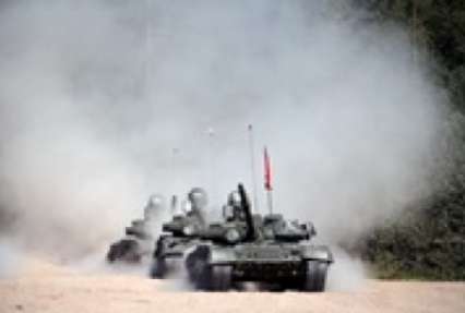 Россия размещает танки на аэродроме в Сирии - СМИ