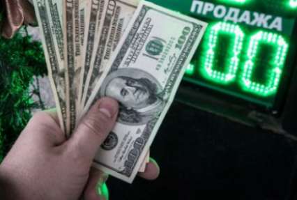 Российские компании активно скупают доллары