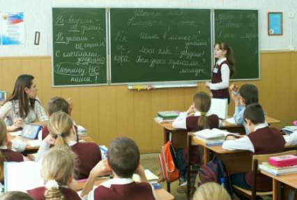 Российские школьники отныне будут учить два иностранных языка