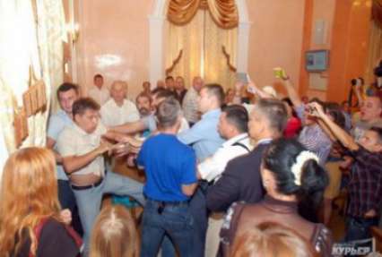 Сессия Одесского горсовета: вместо агрессии РФ – агрессия активистов